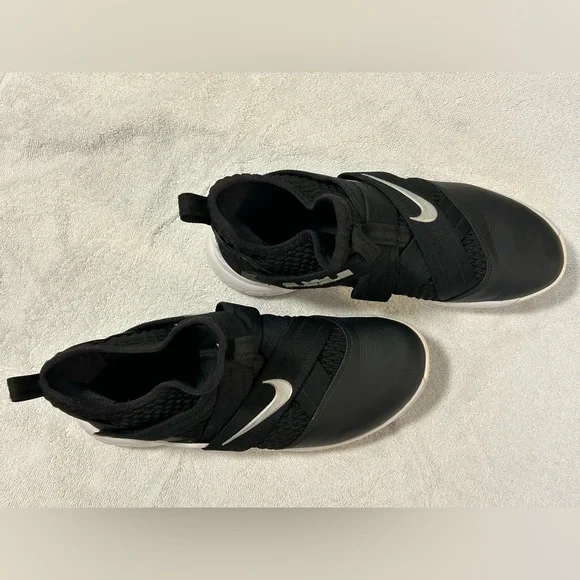 Nike 2018 LeBron Soldier 12 Mens Laceless Black & White Basketball Sneakers 9.5 - Picture 7 of 14